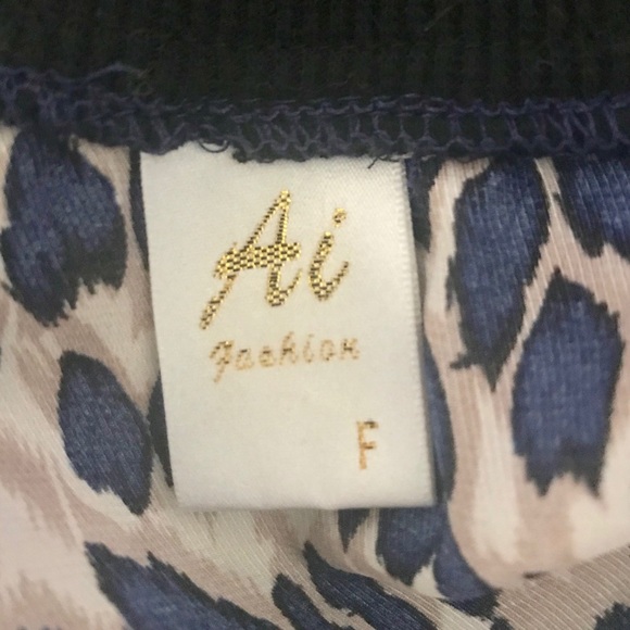 ๐ Shiny Leopard Print Jacket ๐ - Picture 3 of 4